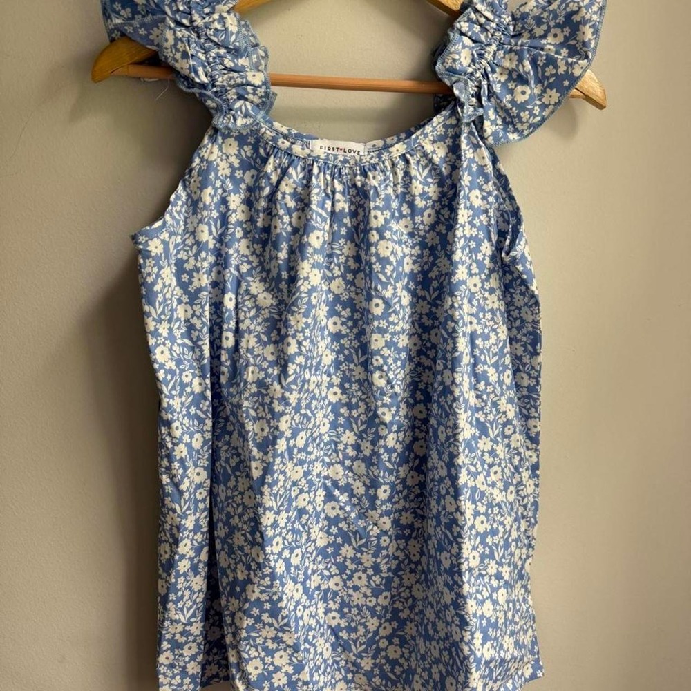 First Love brand NWT Blue & white floral cotton blouse with ruffle sleeves